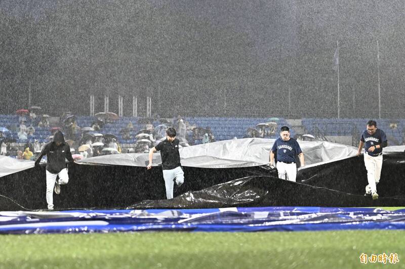 中職》新莊突下雨延後開打 王勝偉扛4棒首秀等待中