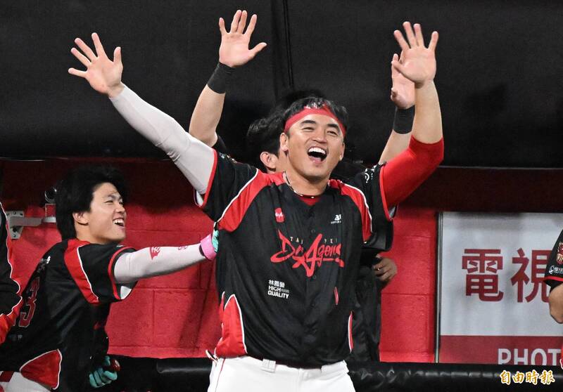 中職》「雙響之神」降臨！朱育賢超越2全壘打王 寫史上首見壯舉