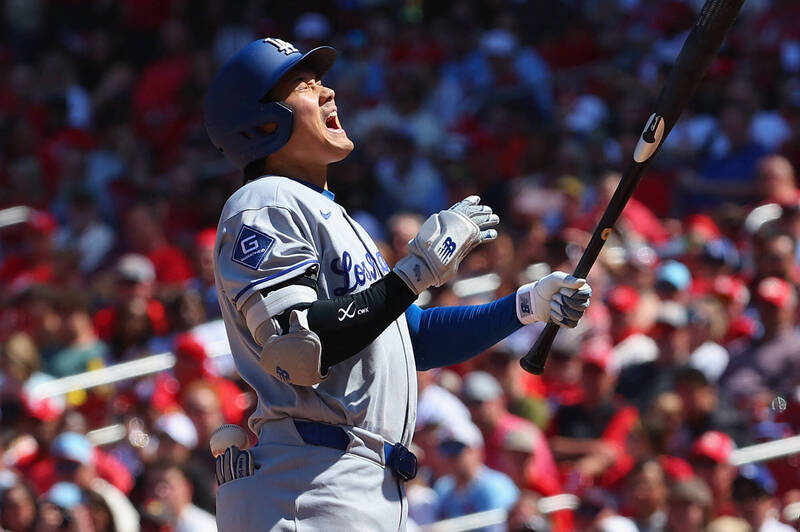 MLB》挨球吻後大叫被主播調侃！大谷翔平連4場未敲安 道奇中止4連敗