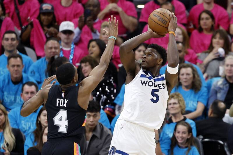 NBA季後賽》愛德華茲火速復出拿18分 灰狼次輪G1險勝馬刺