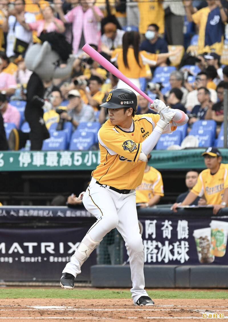 中職》與王光輝成為第1對出賽900場、千安的父子檔 王威晨:很榮幸