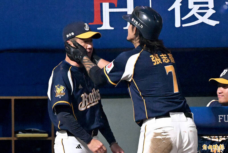 中職》張志豪總要監督「笑一個!」 平野透露兩人有趣互動