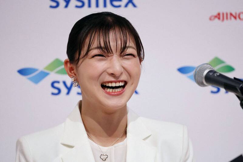 花式滑冰》退休記者會有彩蛋！日本女將坂本花織自爆結婚了