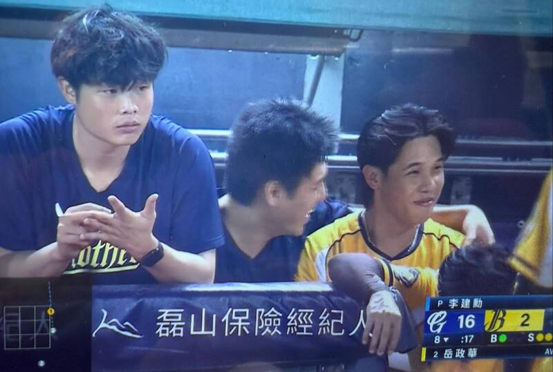 中職》兄弟王牌鄭浩均被打爆後「嘻嘻哈哈」 前旅日好手痛罵：不尊重球迷