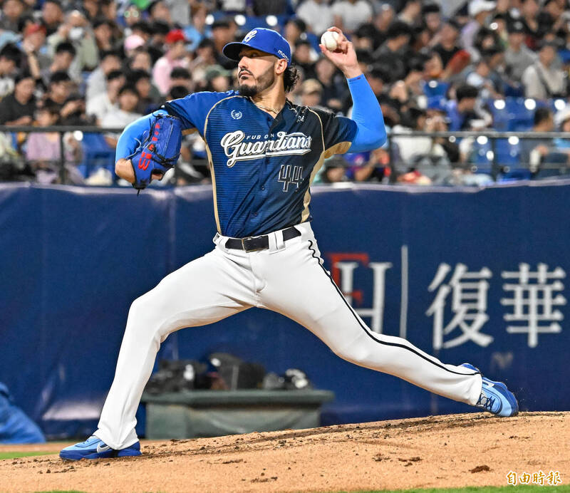 中職》魔力藍K翻雄鷹打線 悍將拉出本季最長4連勝