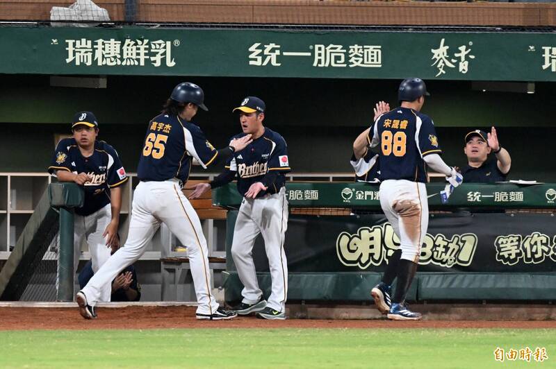中職》寫歷史了!兄弟加持 亞太球場史上首次平日破萬