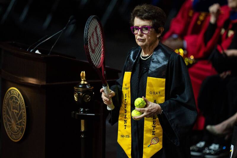 學到老！大學讀了65年 美女網傳奇金恩夫人終於取得學位