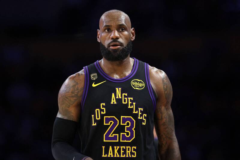 NBA》41歲的詹皇照樣搶手!美媒爆料:爭冠球隊都打電話