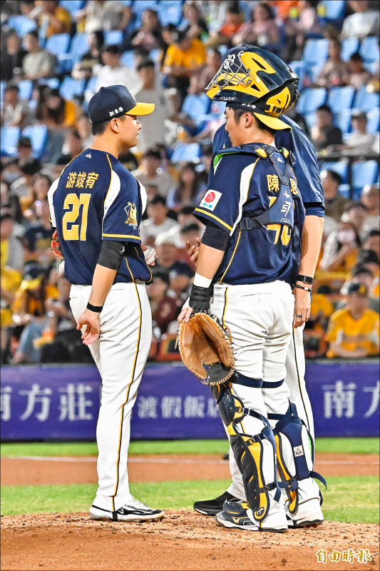 兄弟拉誰上一軍 週末共享洋龍全餐