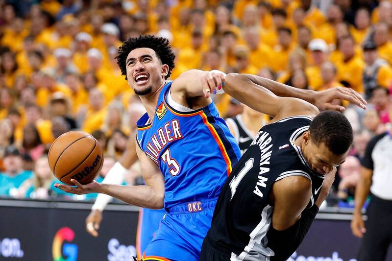 NBA季後賽》大場面!雷霆板凳殺出奇兵 客場打敗馬刺2:1領先