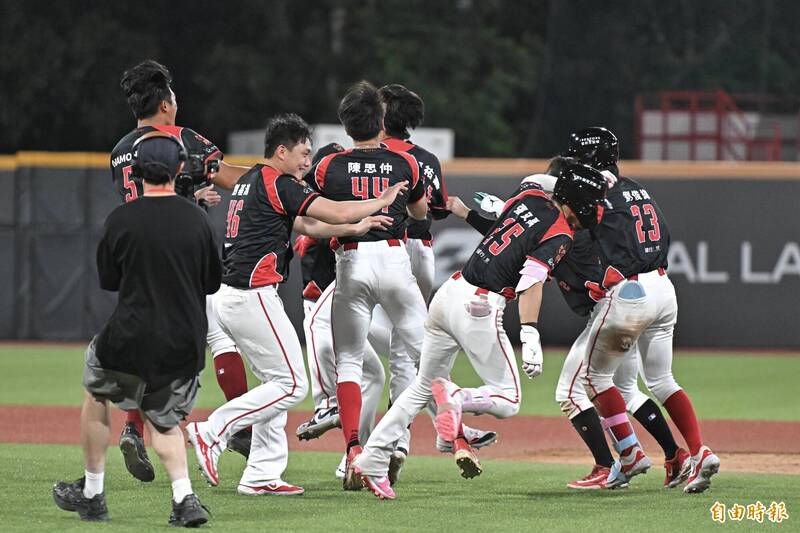 中職》張祐嘉生涯首支再見安打 味全龍8：7逆轉勝統一獅