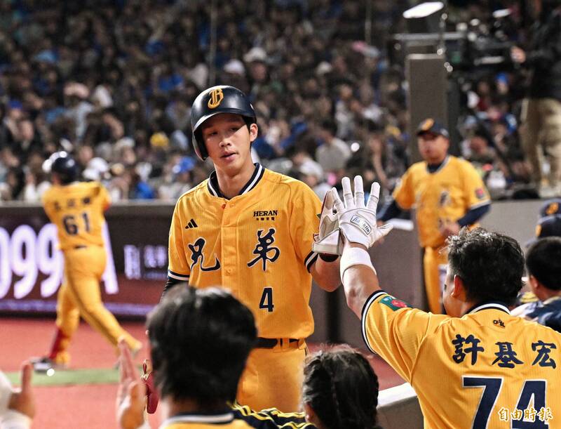 中職》平野按讚!兄弟打線復甦寫2大紀錄 21歲小將是起爆劑