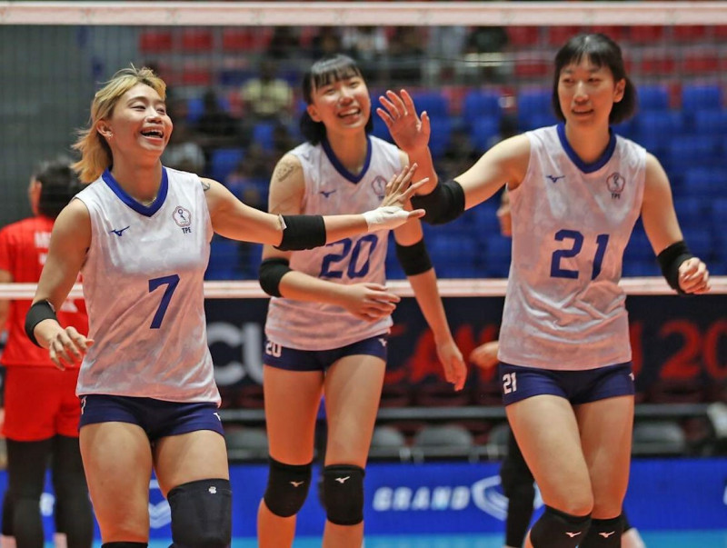 排球》16歲吳紫華繳最高分！台灣女排直落三輕取烏茲別克奪3連勝