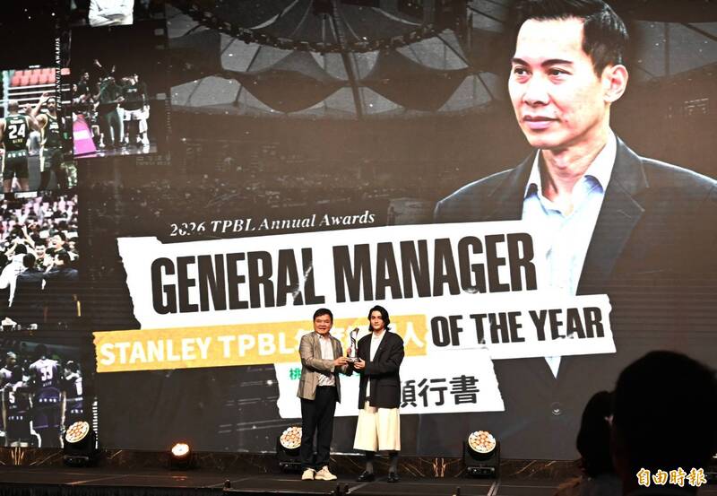 TPBL頒獎典禮》1%雲豹逆襲登頂 顏行書榮獲年度經理人