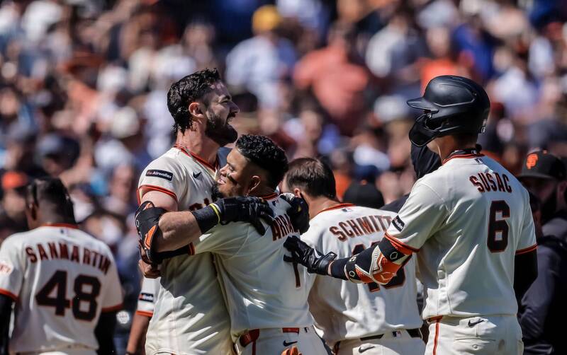 MLB》從1比9上演超狂逆轉!巨人大物再見滿貫砲 李政厚連18場敲安