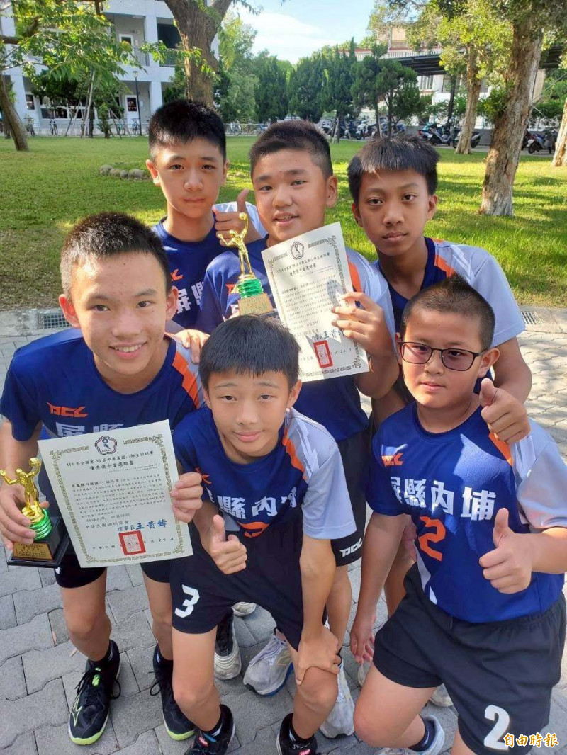 內埔國小女排中華盃奪冠 男排非四強卻有兩人獲優秀選手