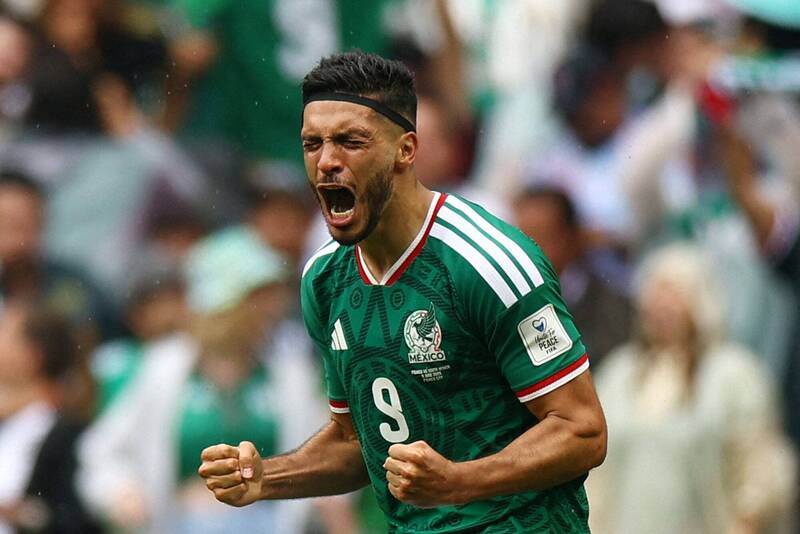 世足》墨西哥開幕戰2:0完封南非收首勝 有3人吞紅牌出場
