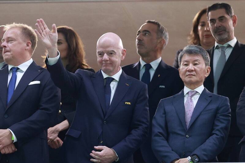 世足》義大利連3屆無緣會內賽 FIFA主席調侃:下屆或許擴編64隊