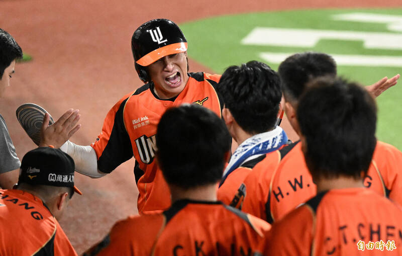 中職》陳傑憲狂敲5安助獅隊中止2連敗 味全封王魔術數字仍減為M6