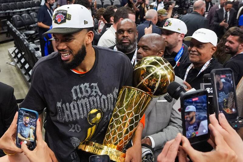 NBA冠軍賽》因林書豪愛上尼克 湯斯高捧首冠淚謝天上的母親