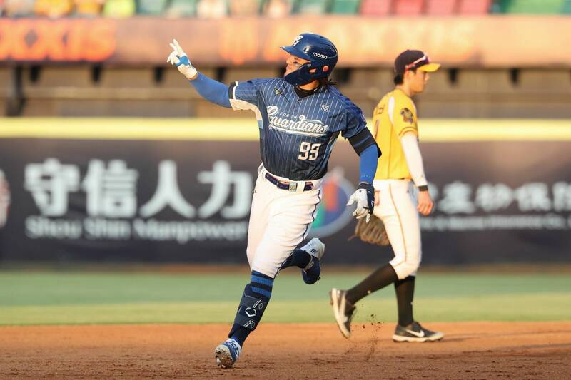 中職》張育成雙響砲獨居全壘打王 悍將單局3轟痛宰兄弟