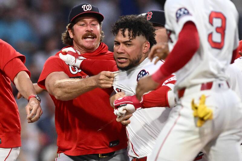 MLB》鄭宗哲又見證大場面!紅襪、國民爆衝突 康崔拉斯丟頭盔砸人