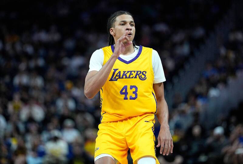 NBA》湖人真的撿到寶了! 臂展216公分新秀初登場狂轟5顆三分球