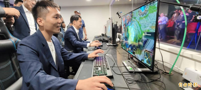 不只羽球強!李洋《英雄聯盟》PK立委羅廷瑋 爆明年電競預算「暴增7.5倍」