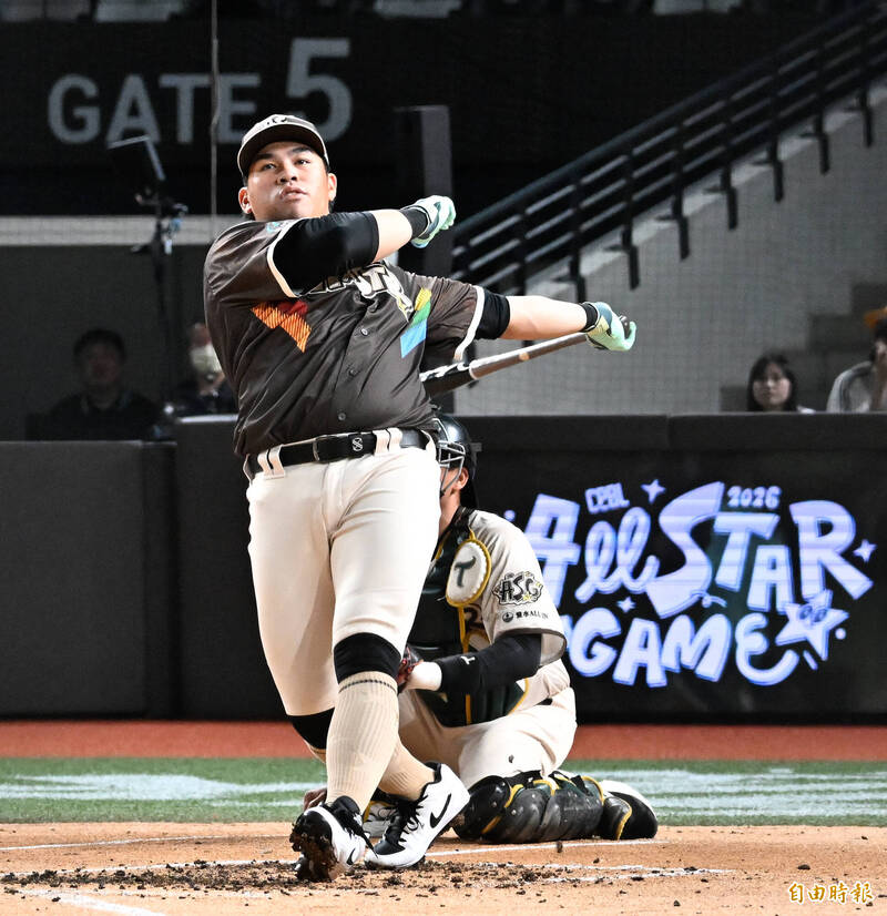 中職明星賽》全壘打大賽曾頌恩轟進決賽 平野惠一再度「爆笑演出」