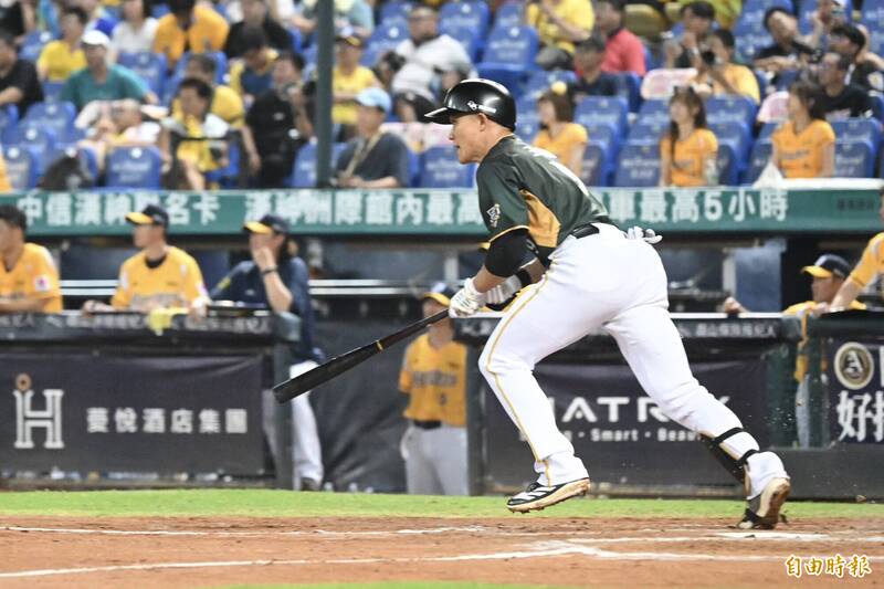 中職》後勁首局控球大迷航 洪總讚王柏融逆轉關鍵