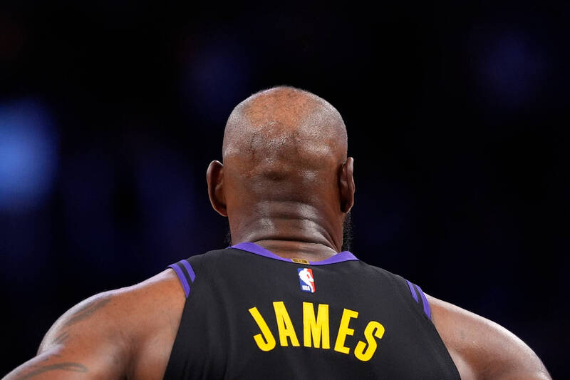 NBA》世界盃已經踢完了 「詹皇」還沒決定好下家