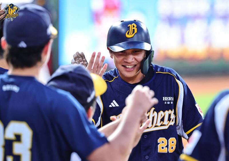 中職》張仁瑋首局首打席再開轟！本季3轟全數相同劇本