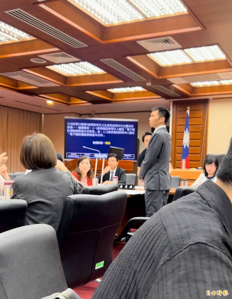 電競是否該訂定基本法朝野吵翻天 李洋「罰站」重申運動部不支持