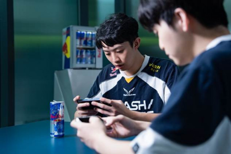 電競》《 Garena 傳說對決》10 週年聯名罐 閃電狼:一定要收藏!