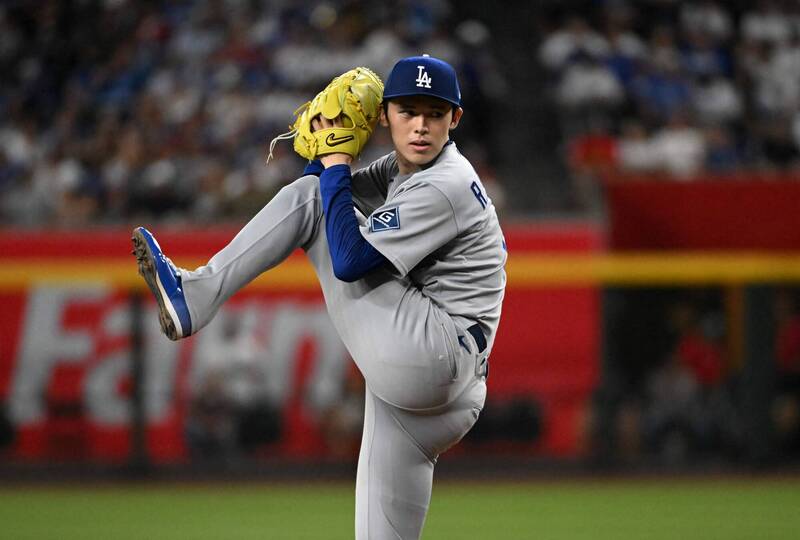 MLB》比臉還大? 佐佐木朗希的「手套」讓美媒笑稱:最有趣話題