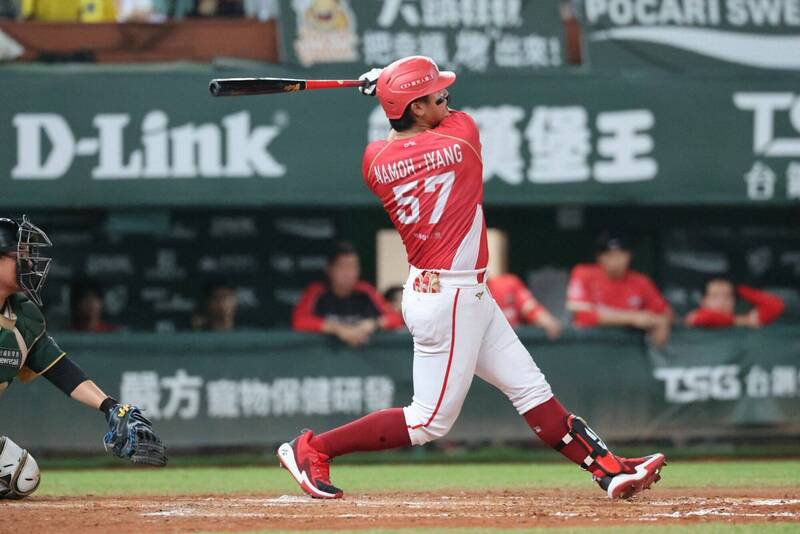 中職》龍隊連兩天9局翻盤逆轉勝 葉總直言「亂中有序」