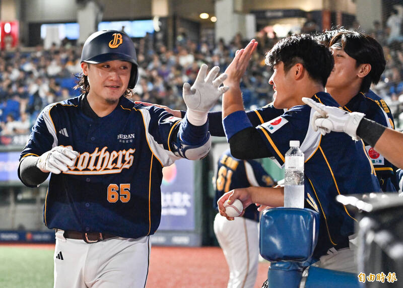 中職》兄弟雙轟奪勝! 富邦教練打出火氣怒噴日籍主審