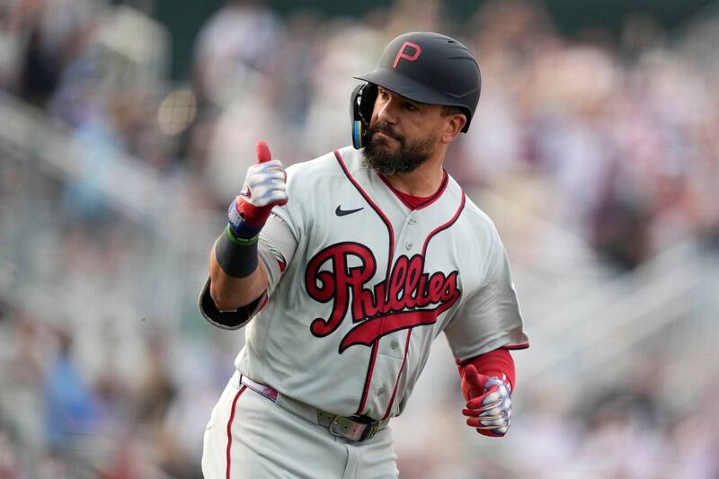 MLB》史瓦伯雙響砲再次獨居全壘打王!費城人「夢田之戰」擊敗雙城