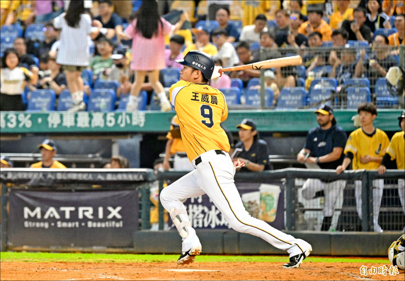 勝騎士好投 鷹尬兄弟連3場1局爆
