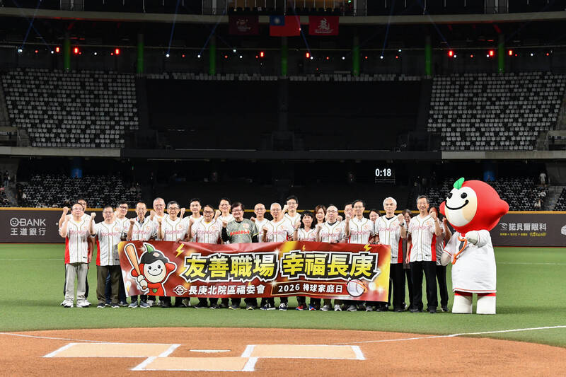 中職》2100位長庚人前進大巨蛋 創醫療院所家庭日參與新紀錄