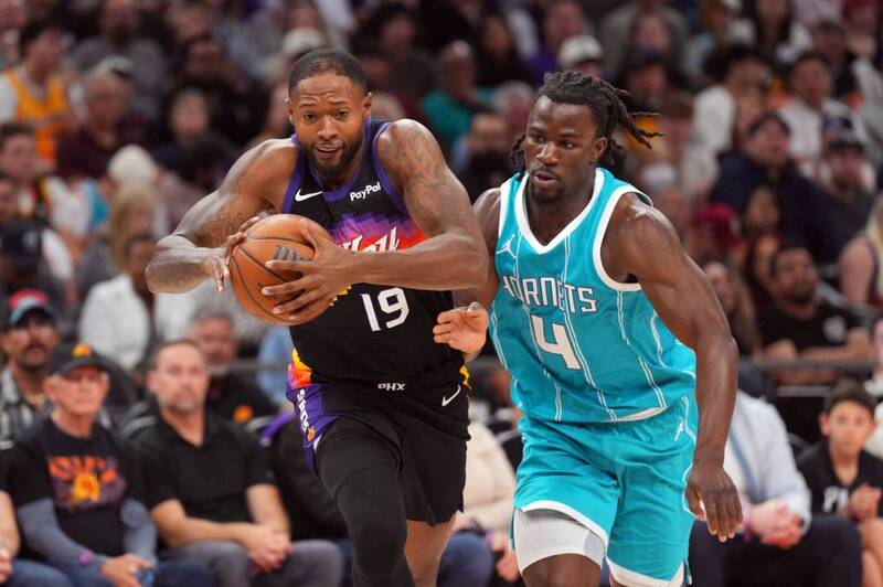 NBA》才裁掉不到一週 太陽簽回3D前鋒海史密斯