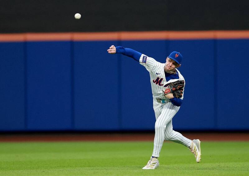 MLB》外野加農砲！大都會新星單局兩度火球「雷射肩」、創史上首見紀錄