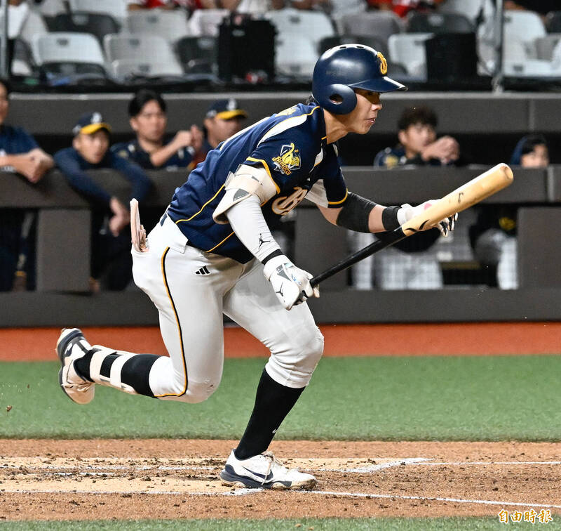 中職》最大驚奇張士綸又敲安！ 兄弟近4年最長連續安打