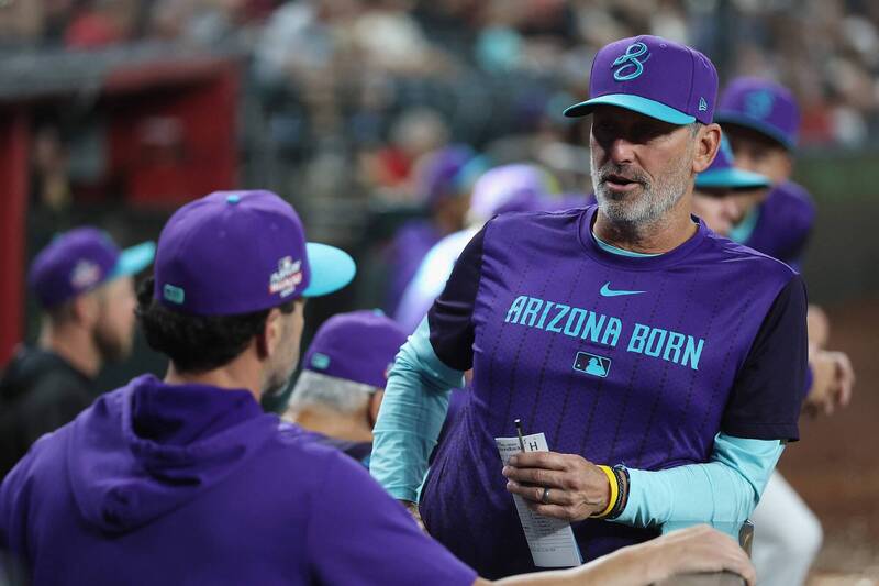 MLB》小熊壘指傳遞球種暗號沒有違規 響尾蛇教頭認錯了