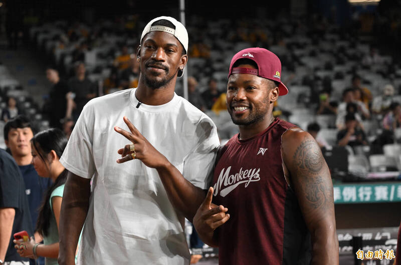 中職》NBA球星巴特勒驚喜現身大巨蛋  樂天洋砲吐金句