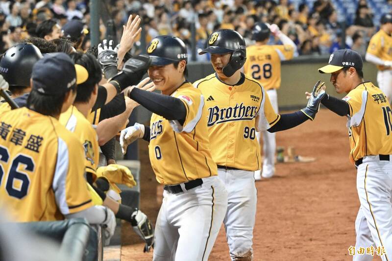中職》無安打奪主場MVP 兄弟鐵捕寫高懸24年罕見紀錄