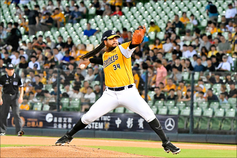 平野高度暗示 「菲」進9月名單