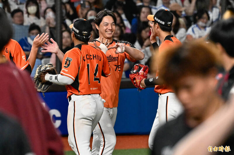 中職》摘久違勝投還刷新個人單季紀錄 郭俊麟對長中繼任務不陌生