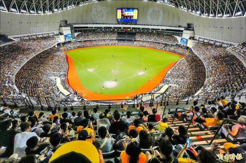 中職》富邦大戰統一票房開紅盤 寫本季主場第4多觀眾紀錄