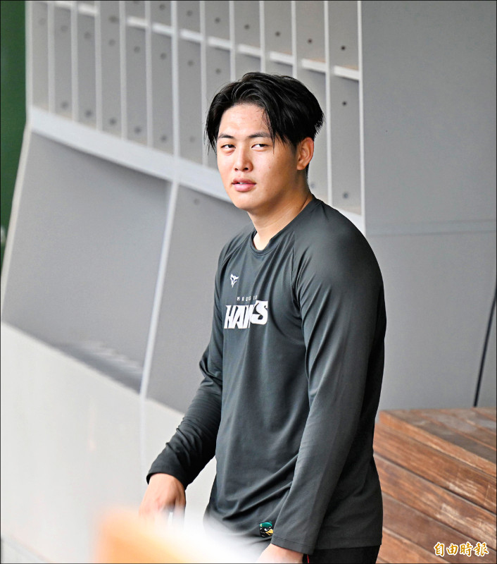 勝利組成員 韋宏亮待命關門